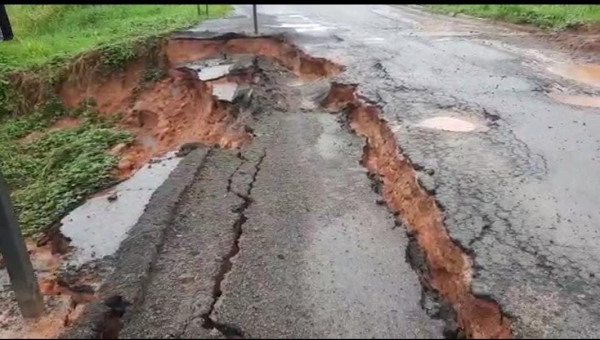 Cratera aumenta em trecho da BR-364 no Acre após chuva e rodovia pode fechar a qualquer momento